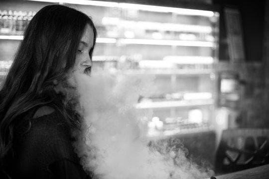 E-cigareta unveils fresh e-cigarette vs traditional cigarette comparison for health, cost and flavor