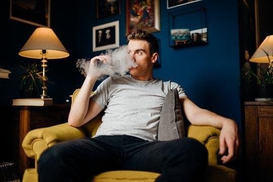 E-Cigi Bolt Review: Can E Cigarettes Cause Pneumonia and How E-Cigi Bolt Compares