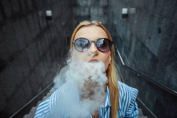 Xoi Xoi crystal electronic cigarette expert review comparison and buying tips for flavors battery life and safety